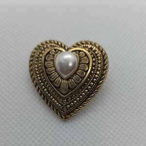 Vintage-Inspired Gold Heart Brooch with Pearl